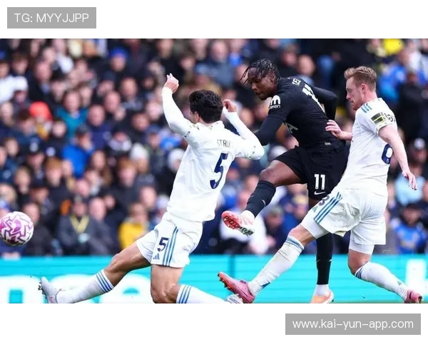 热刺边路进攻效率低下，西蒙斯多次突破难造进球